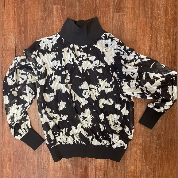 Yest Floral Top with Banded Bottom and Sleeves - Size 8 - Picture 3 of 6